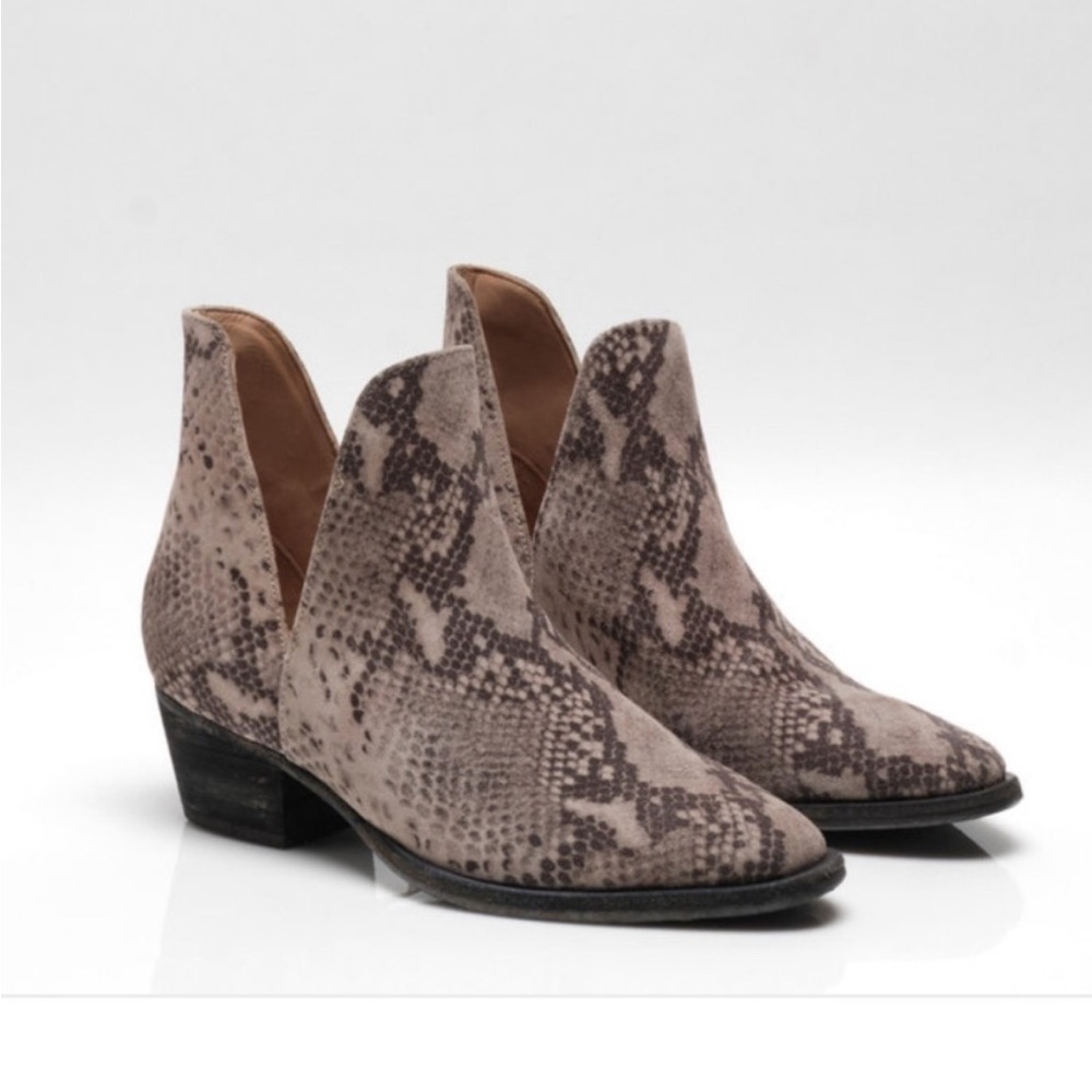 🆕 Free People Charm Double V Ankle Booties Boots Python Multi 38